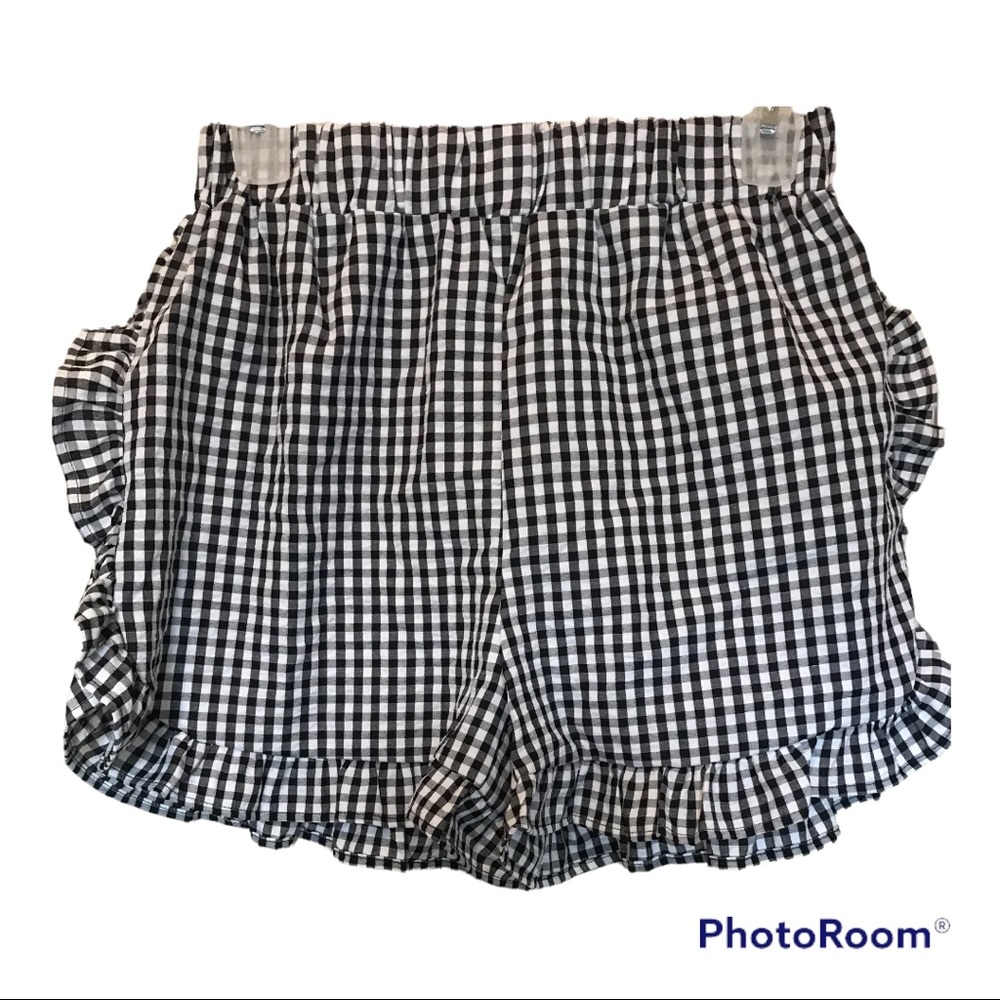 2HEARTS Plaid Print High-Waisted Ruffle Hem Shorts- Women’s Size Large- NWT